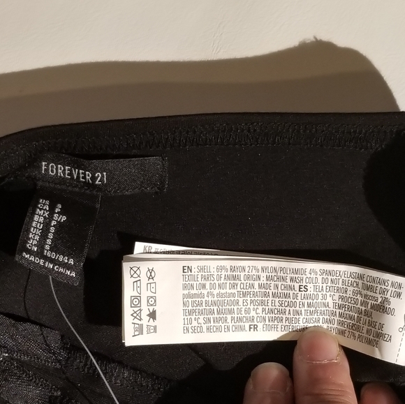 BNWT Versatile Black Top size small - Picture 6 of 8